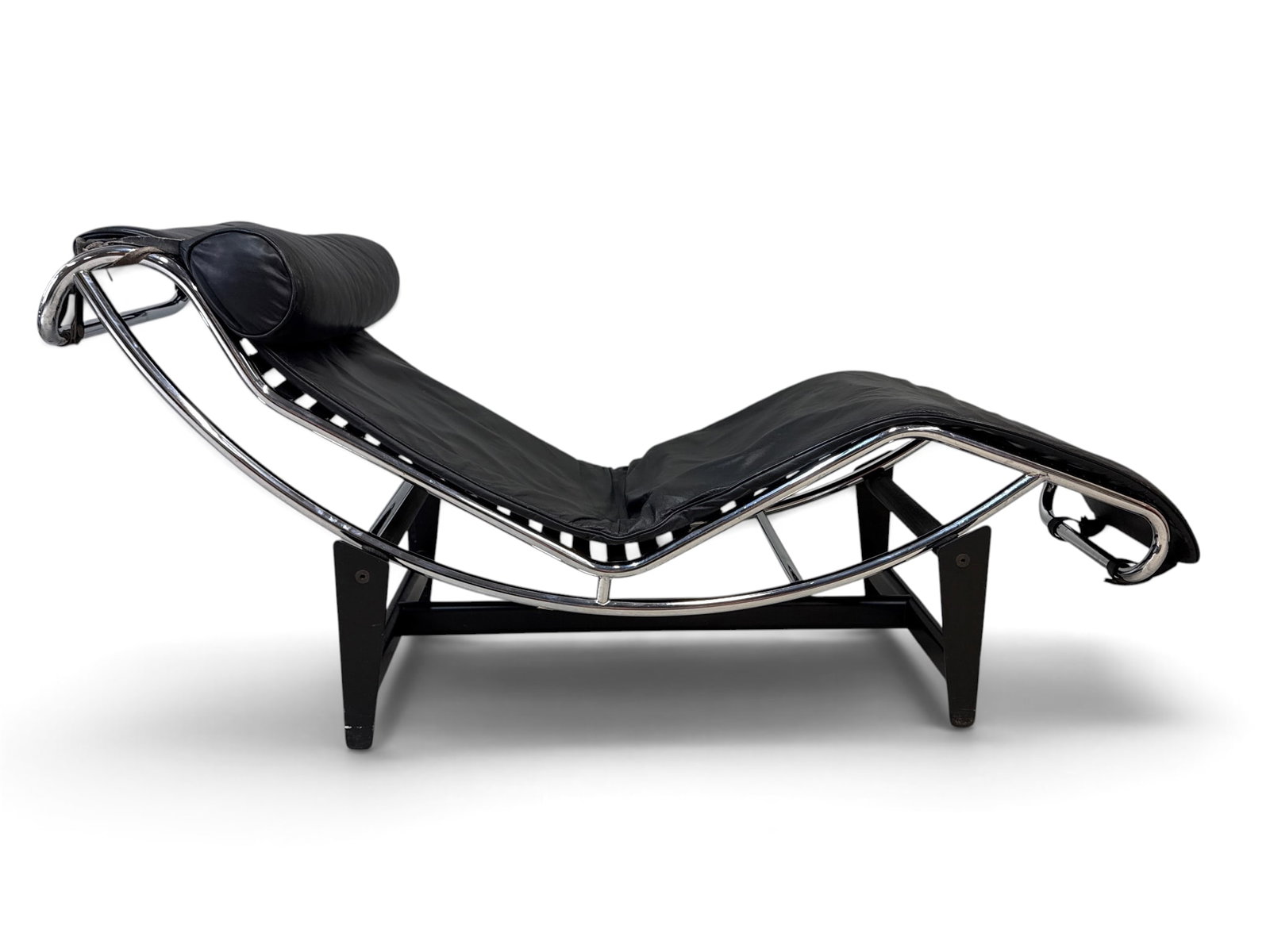 Le Corbusier LC4-style Chaise Lounge Chair: A modernist Le Corbusier LC4-style chaise lounge chair. 27in tall x 64in wide x 23in deep. | You have additional shipping options, and are not required to use Live Shipping. Additional shipping and