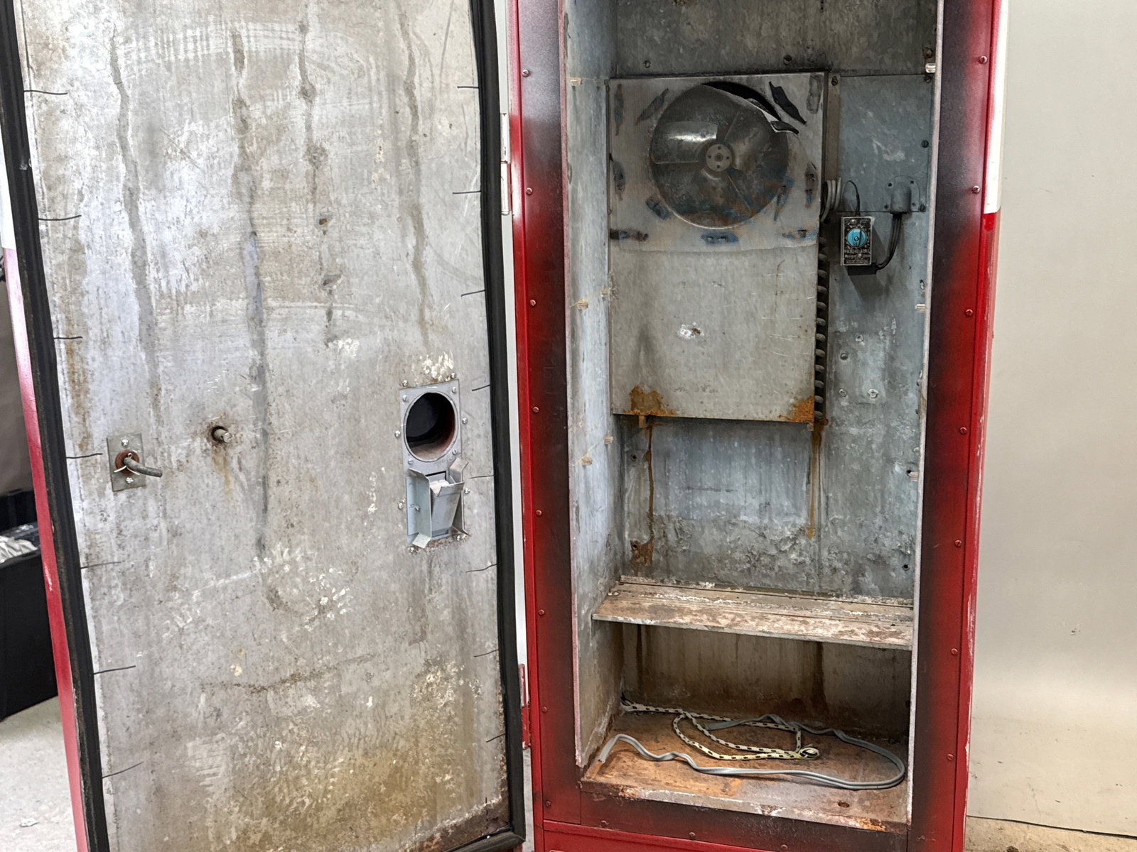 Cavalier 10-Cent Coca-Cola Vending Machine - 8