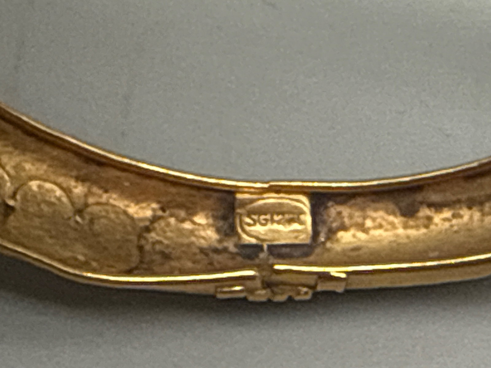 Two 22K Raised Pattern Bangle Bracelets - 3