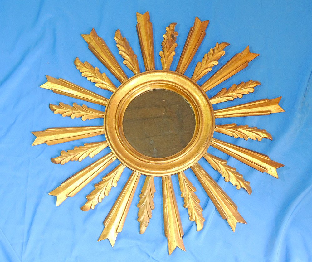 Italian Giltwood Sunburst Mirror: 32" diameter.