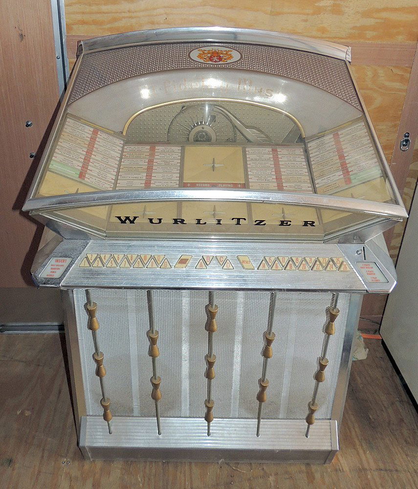 Wurlitzer Model 2504 Jukebox (1 of 2)
