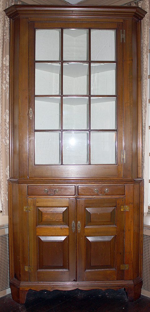 Chippendale Walnut Two-piece Corner Cabinet (1 of 4)