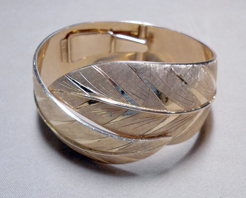 18K Gold Leaf-design Bangle Bracelet (1 of 1)