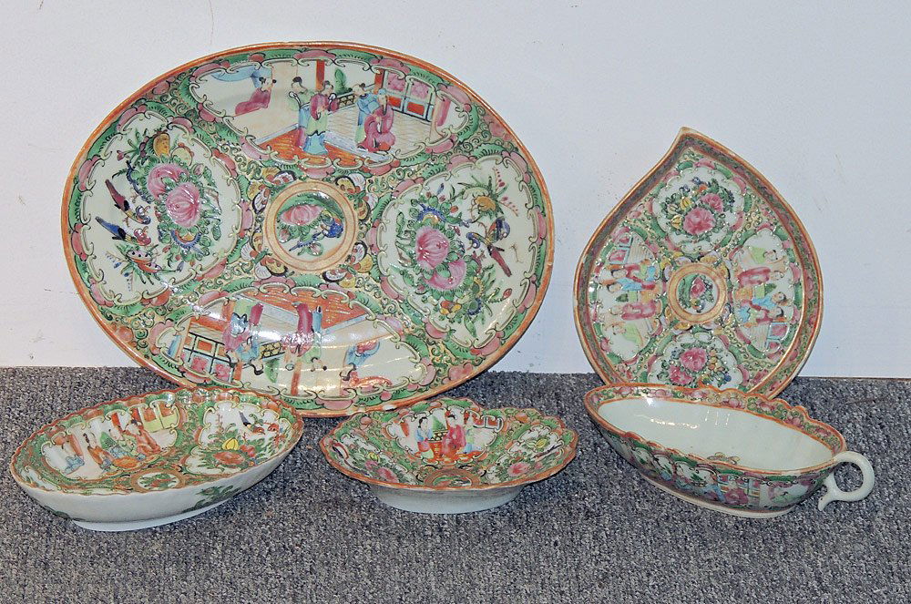 Five Chinese Export Rose Medallion Serving Pcs (1 of 1)