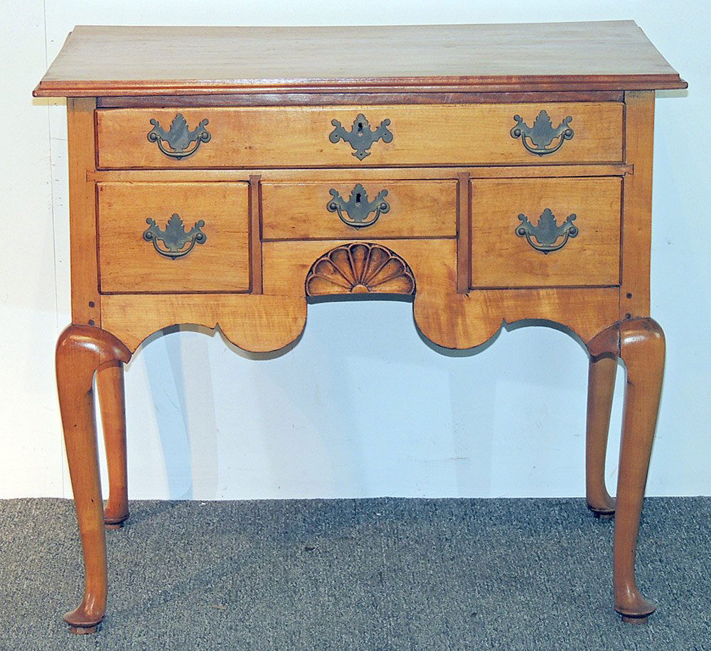 Antique Queen Anne-style Maple Dressing Table (1 of 3)