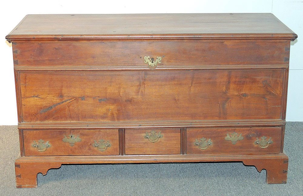 Pennsylvania Chippendale Walnut Blanket Chest (1 of 3)
