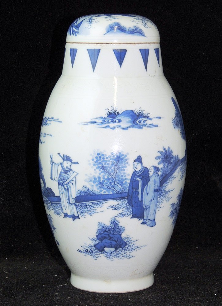 Chinese Porcelain Blue and White Covered Vase (1 of 4)