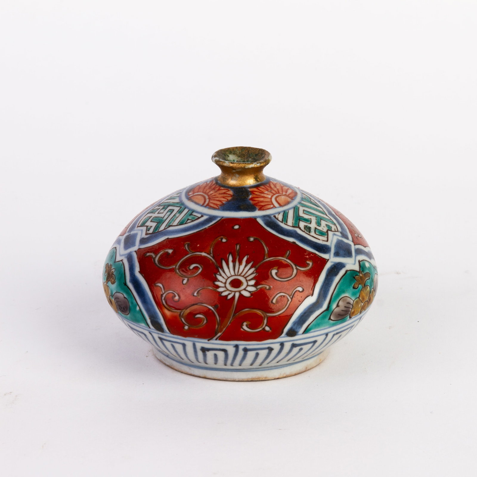 Japanese Imari Vase 19th Century Meiji: DIMENSIONS APPROX 9.5x9.5x7.5CM