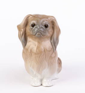 Lladro Fine Porcelain Sculpture "Pekinese Sitting" 4641: DIMENSIONS APPROX 13x15x8CM.