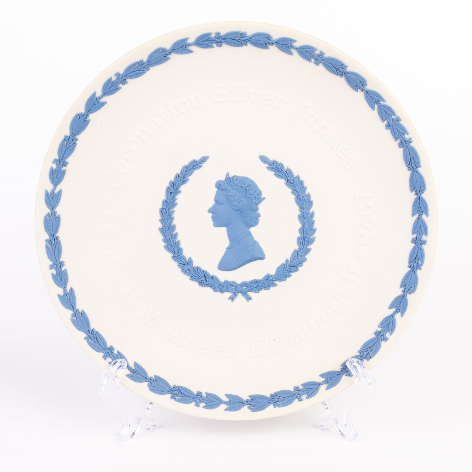 Wedgwood Jasperware Queen Elizabeth II Portrait Plate: DIMENSIONS APPROX 21x21x1CM.