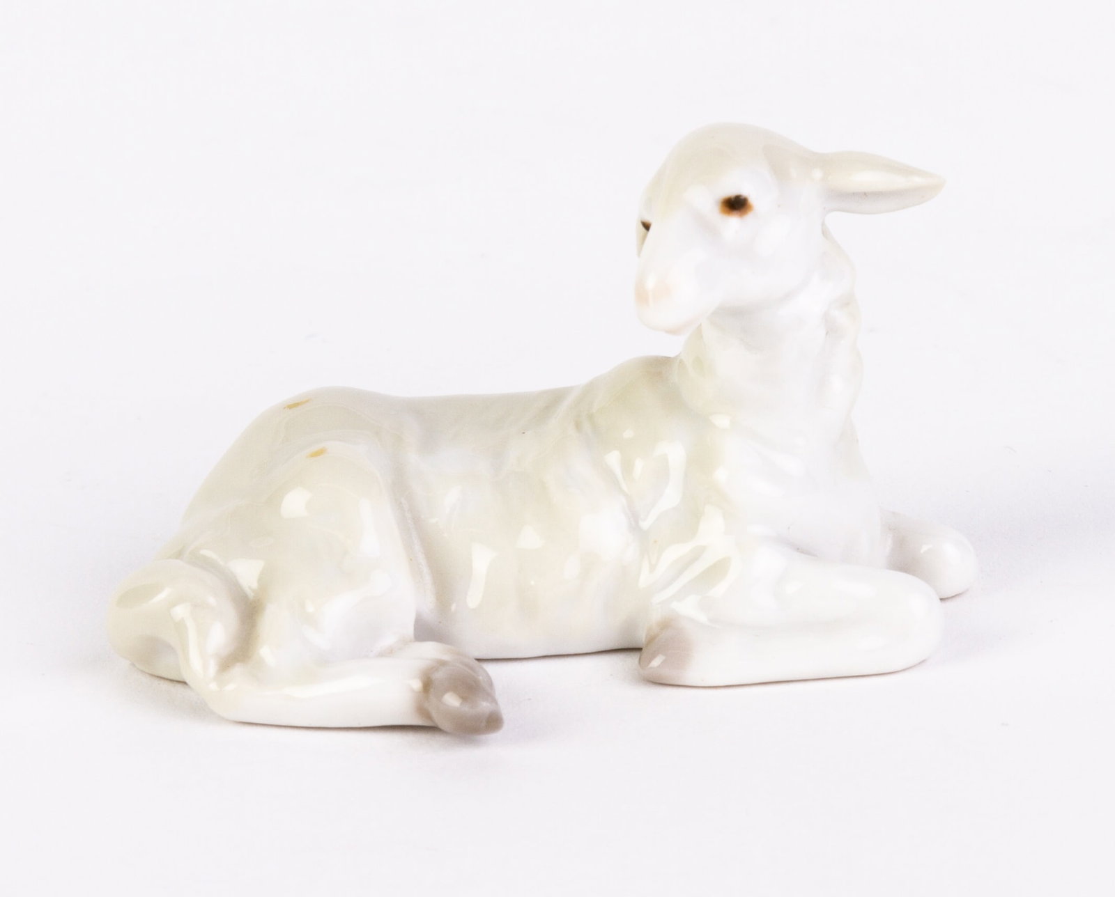 Lladro Fine Porcelain Sculpture "Lamb" 5317: DIMENSIONS APPROX 6x4x4CM