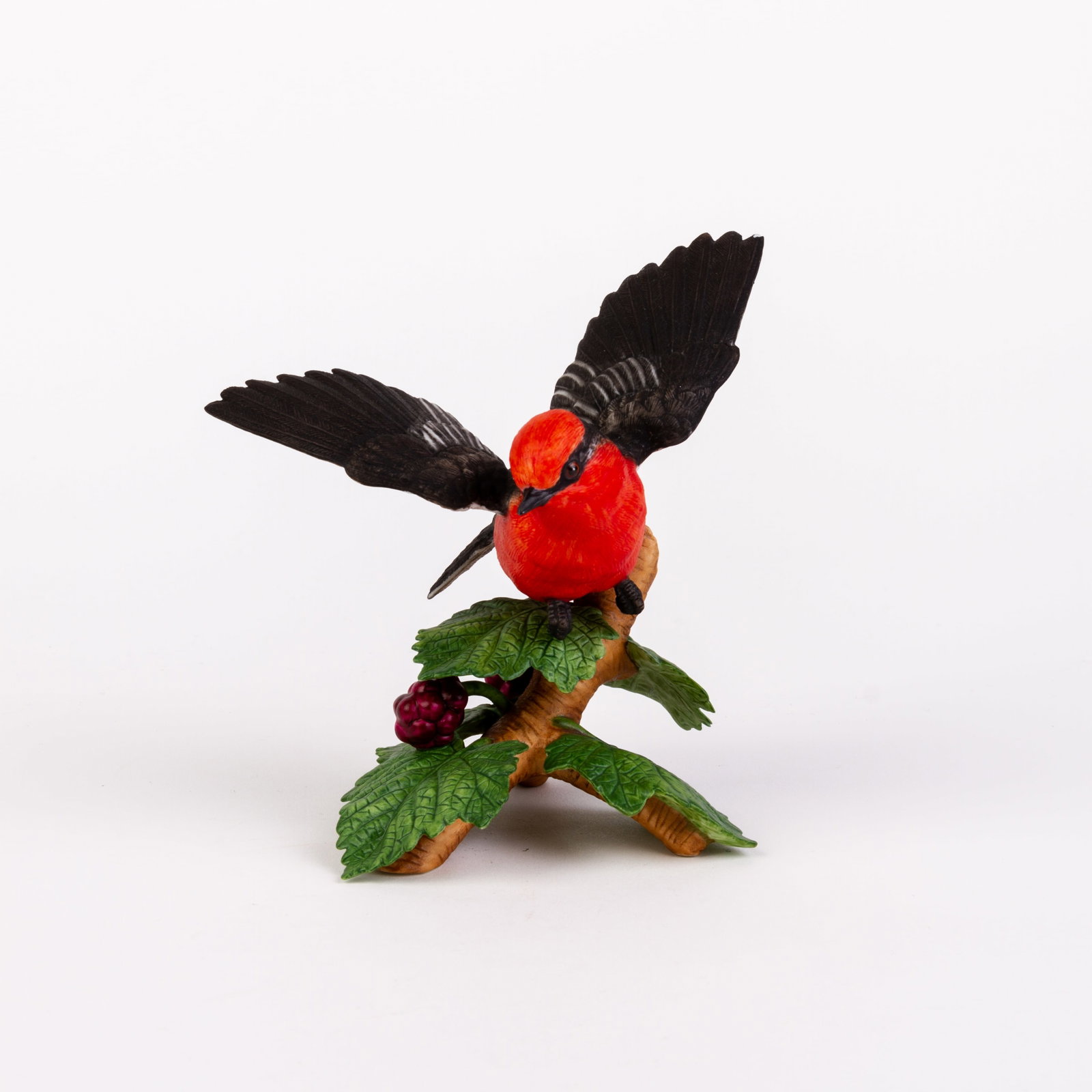 Lenox Fine Porcelain Bird Sculpture: DIMENSIONS APPROX 12x12.5x9CM