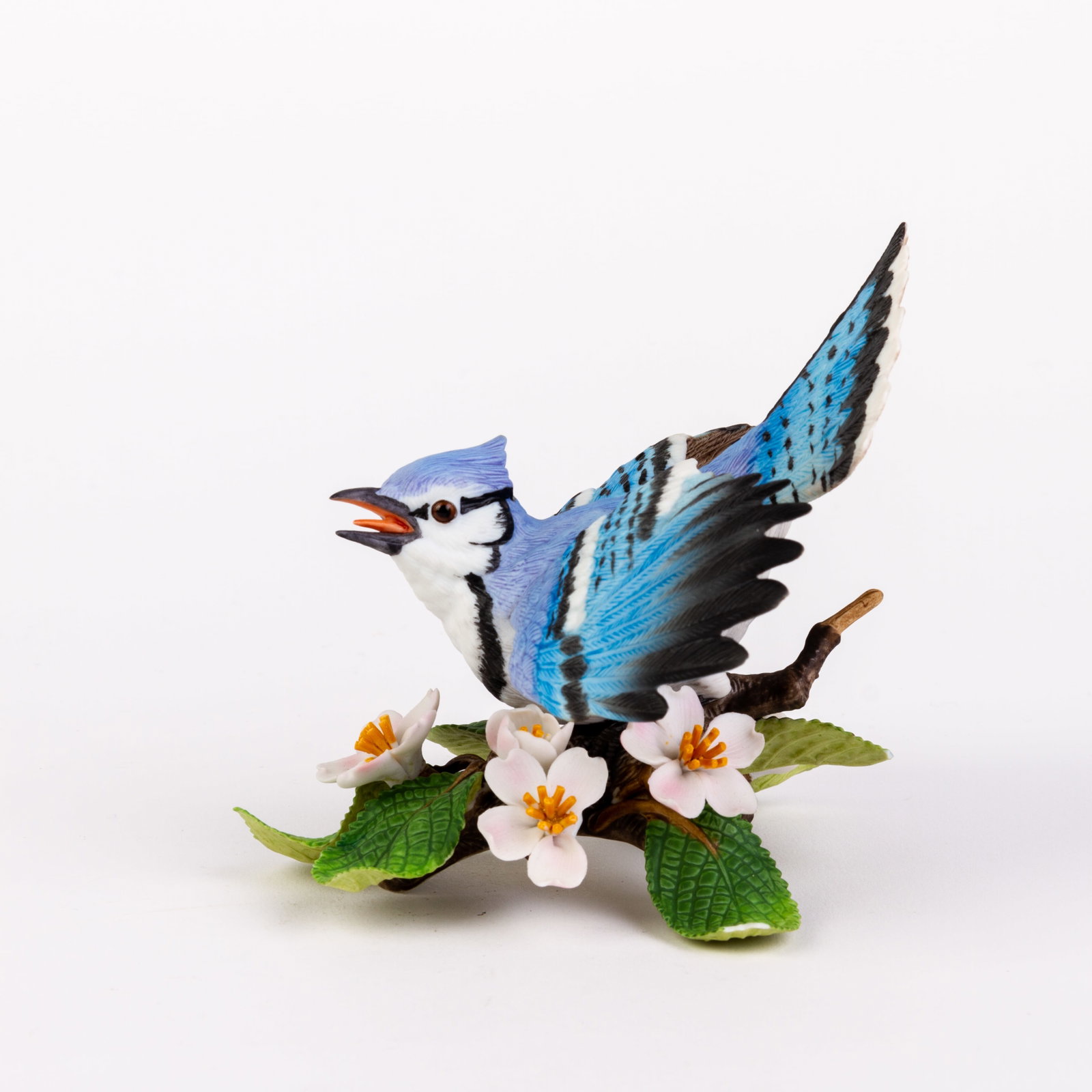 Lenox Fine Porcelain Bird Sculpture: DIMENSIONS APPROX 10.5x11x12CM.