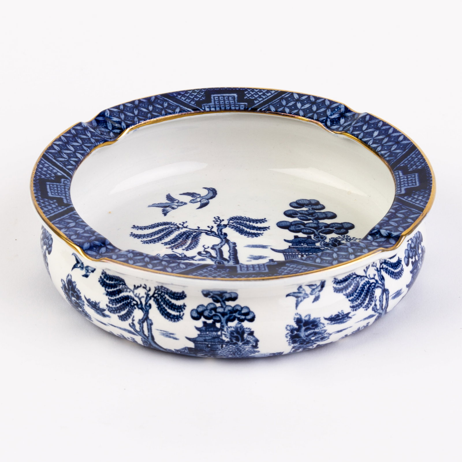 Booths Real Old Willow Porcelain Ashtray: DIMENSIONS APPROX 16x16x4CM.