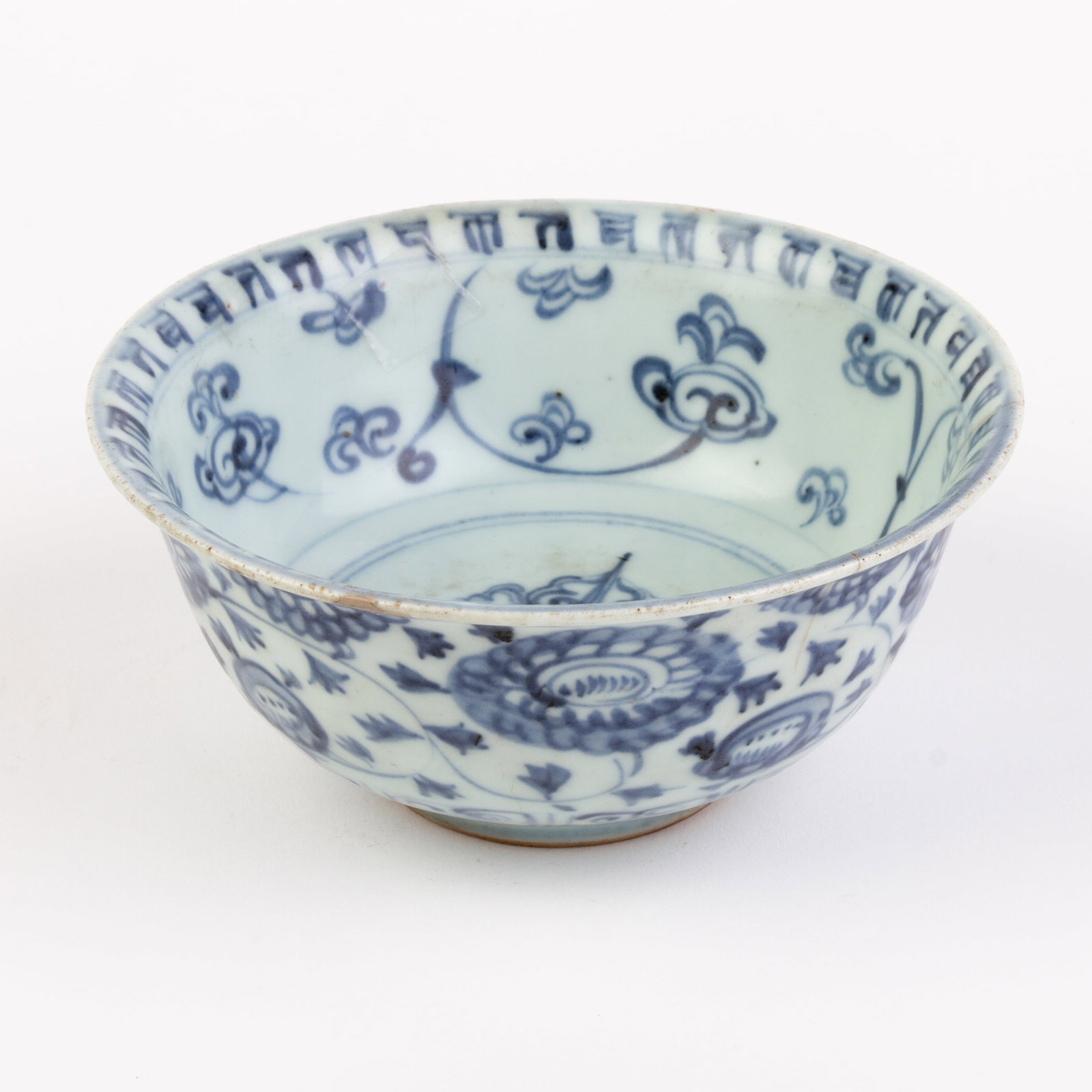 Chinese Ming Dynasty Blue & White Floral Bowl 18th Century: DIMENSIONS APPROX 17x17x8CM.