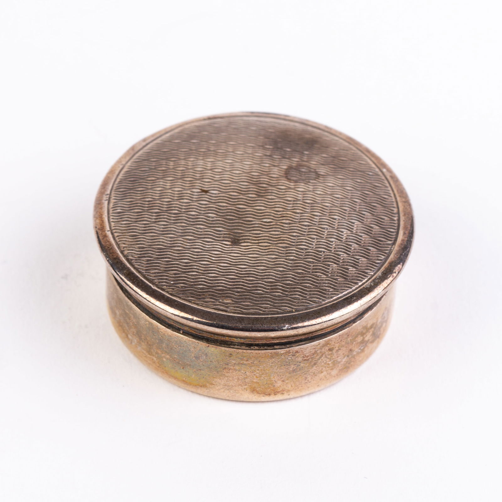 Sterling Silver Engine Turned Pill Box Asprey: DIMENSIONS APPROX 3.5x3x1.5CM.