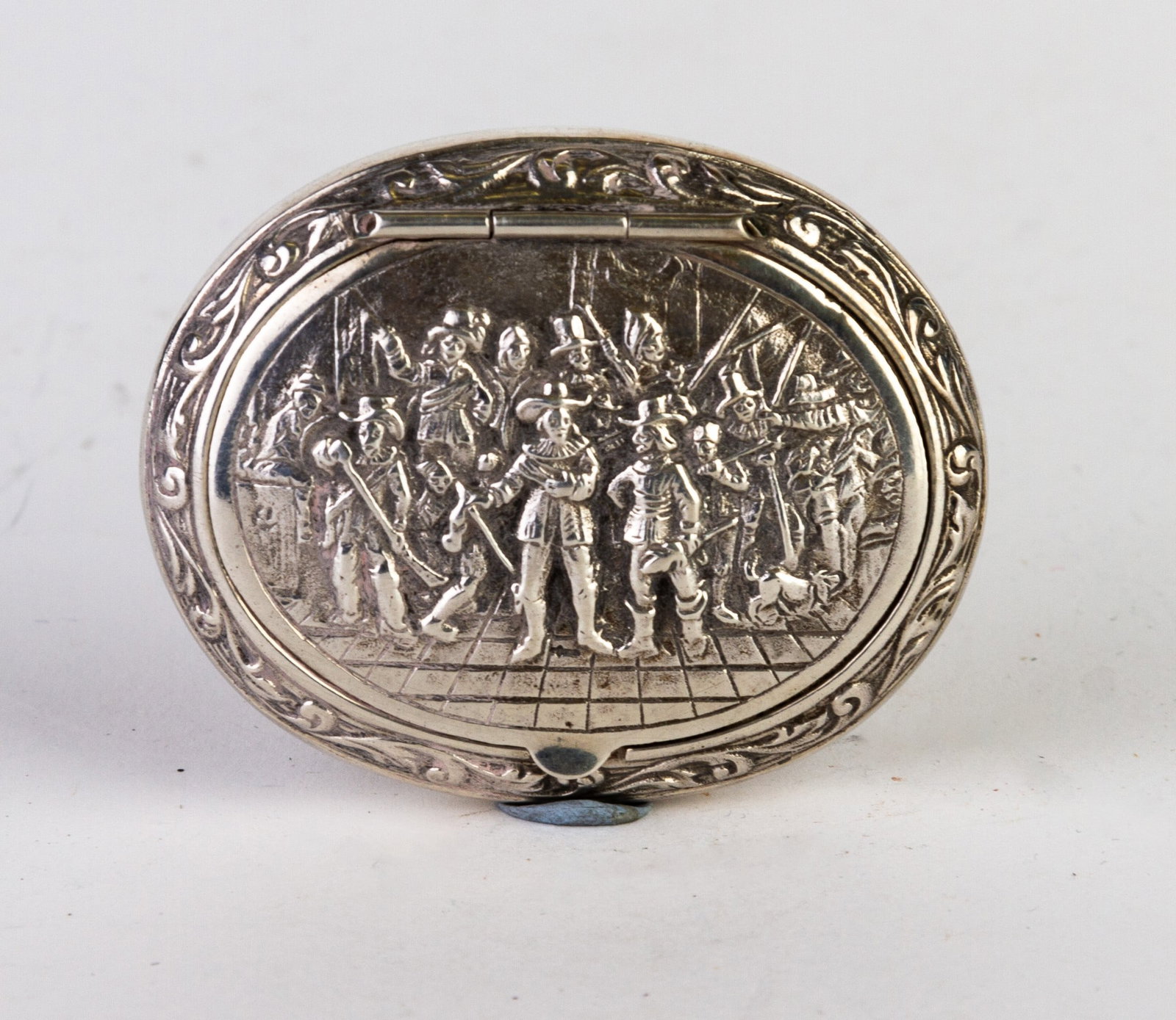 Dutch Silver Repousse Pill Box After Rembrandt: DIMENSIONS APPROX 5x4x1CM.