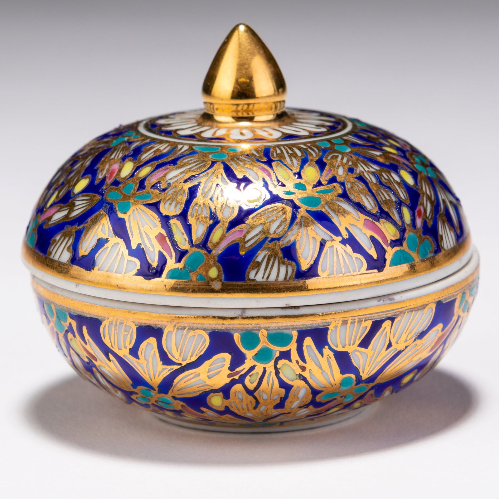 Thai 24KT Gold Porcelain Benjarong Lidded Trinket Box : MEASURES APPROX 6 X 5CM. Please follow us on Instagram to stay updated with our current and future auctions: @albinus_auctions. Study all photographs carefully to get an accurate representation of the