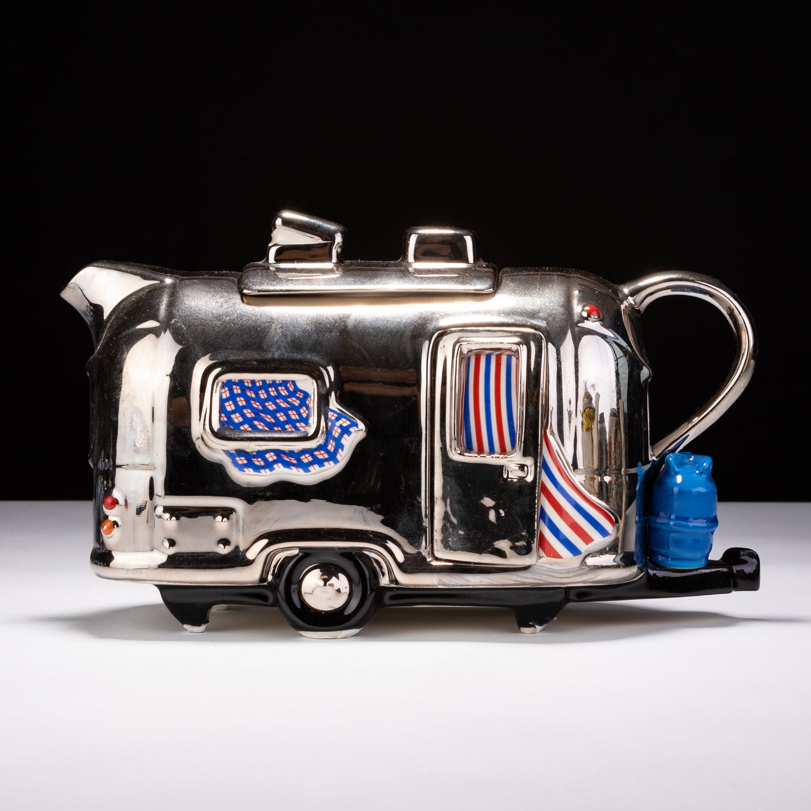 Airstream Caravan Teapot by Carla Louise: MEASURES APPROX 25 X 15CM HIGH.