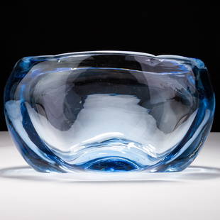 Aquamarine Whitefriars Glass Designer Vase : MEASURES APPROX 26CM X 15CM HIGH.