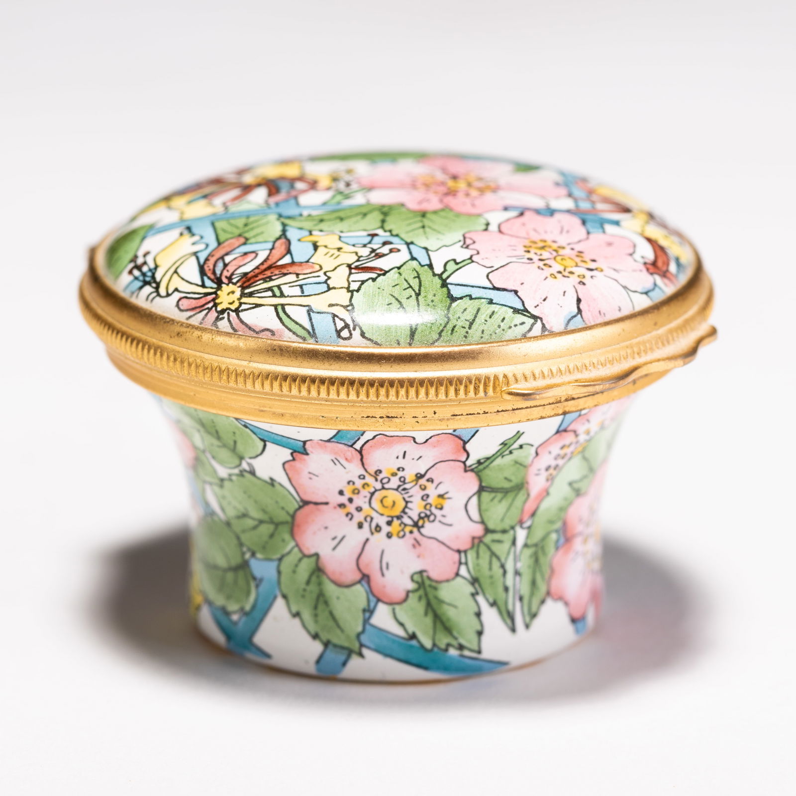 Halcyon Days Enamel Porcelain Flowers Pillbox: MEASURING APPROX 4.5 X 3CM TALL.