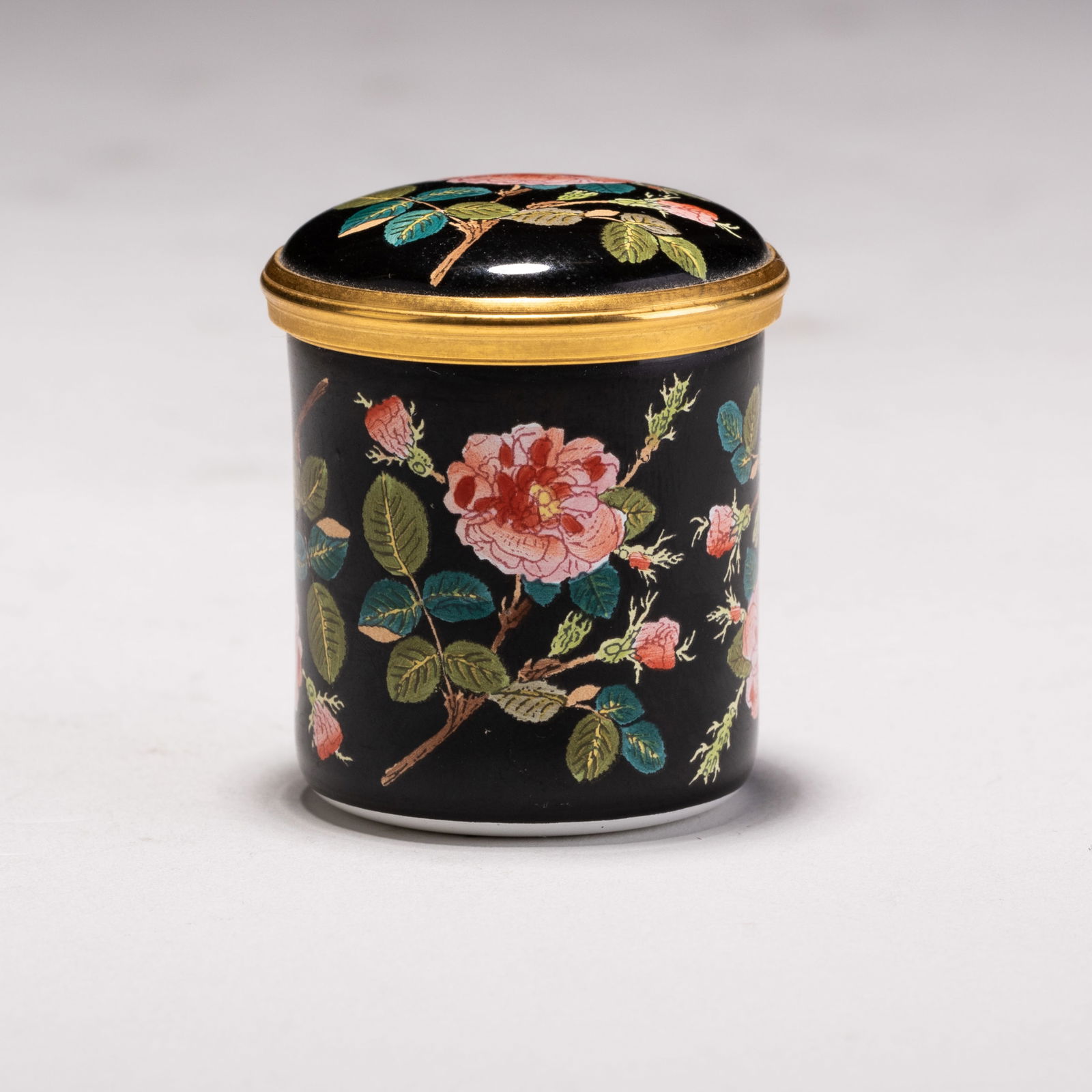 Fine Enamel Porcelain Pillbox by Halcyon Days: MEASURING APPROX 3.5CM TALL X 2.7CM.
