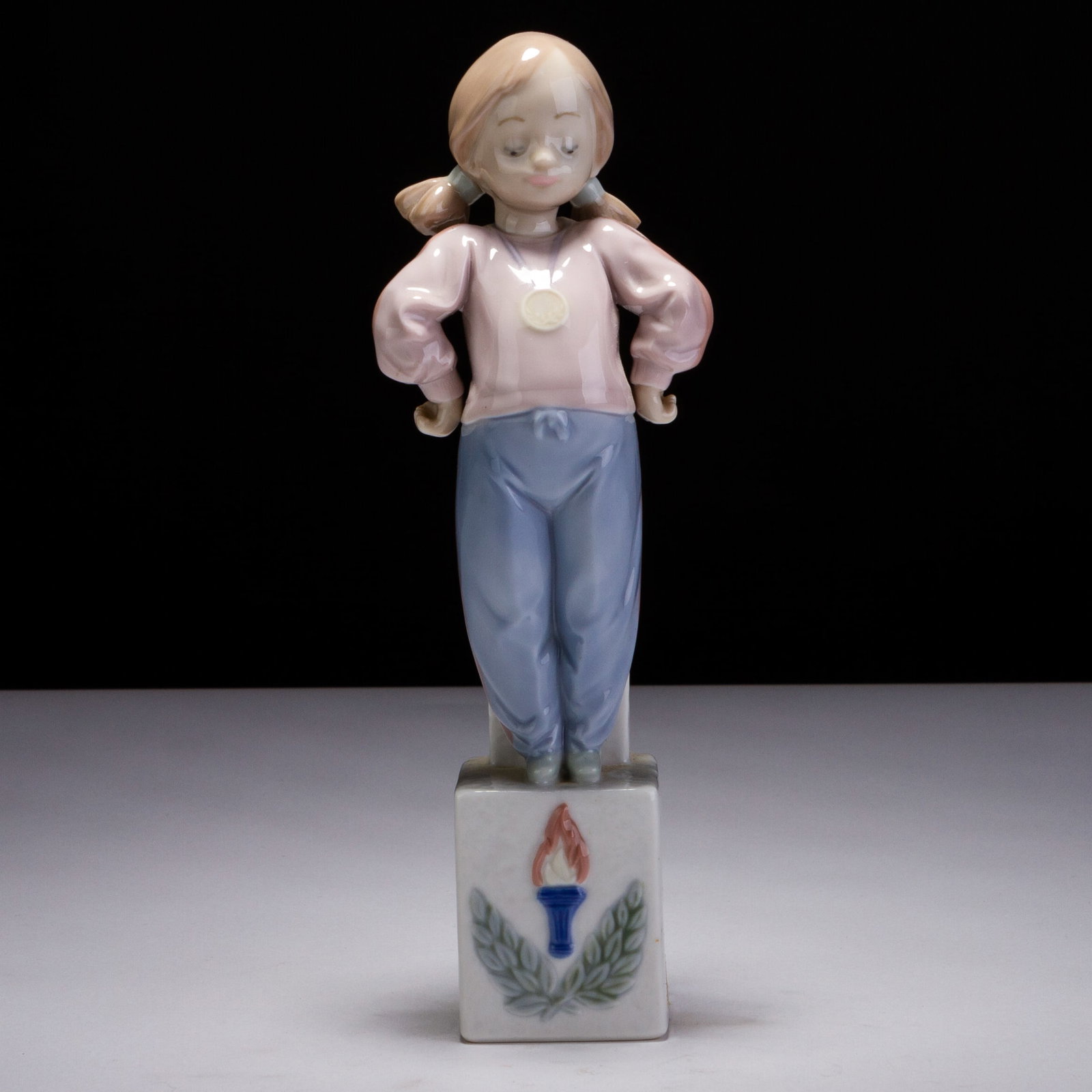 Lladro Fine Porcelain Special Olympics Figure: MEASURING APPROX 21.5 X 7CM.
