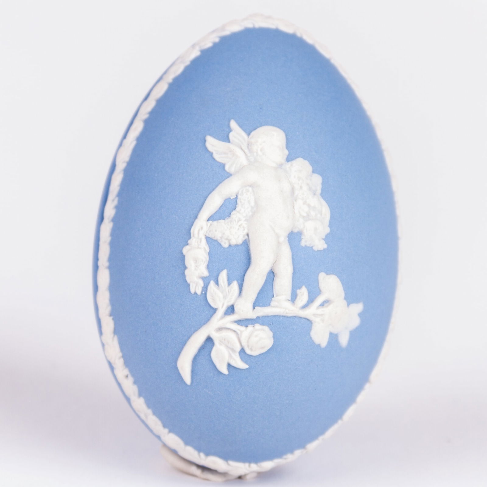 Wedgwood Blue Jasperware Neoclassical Egg Trinket Box (1 of 5)