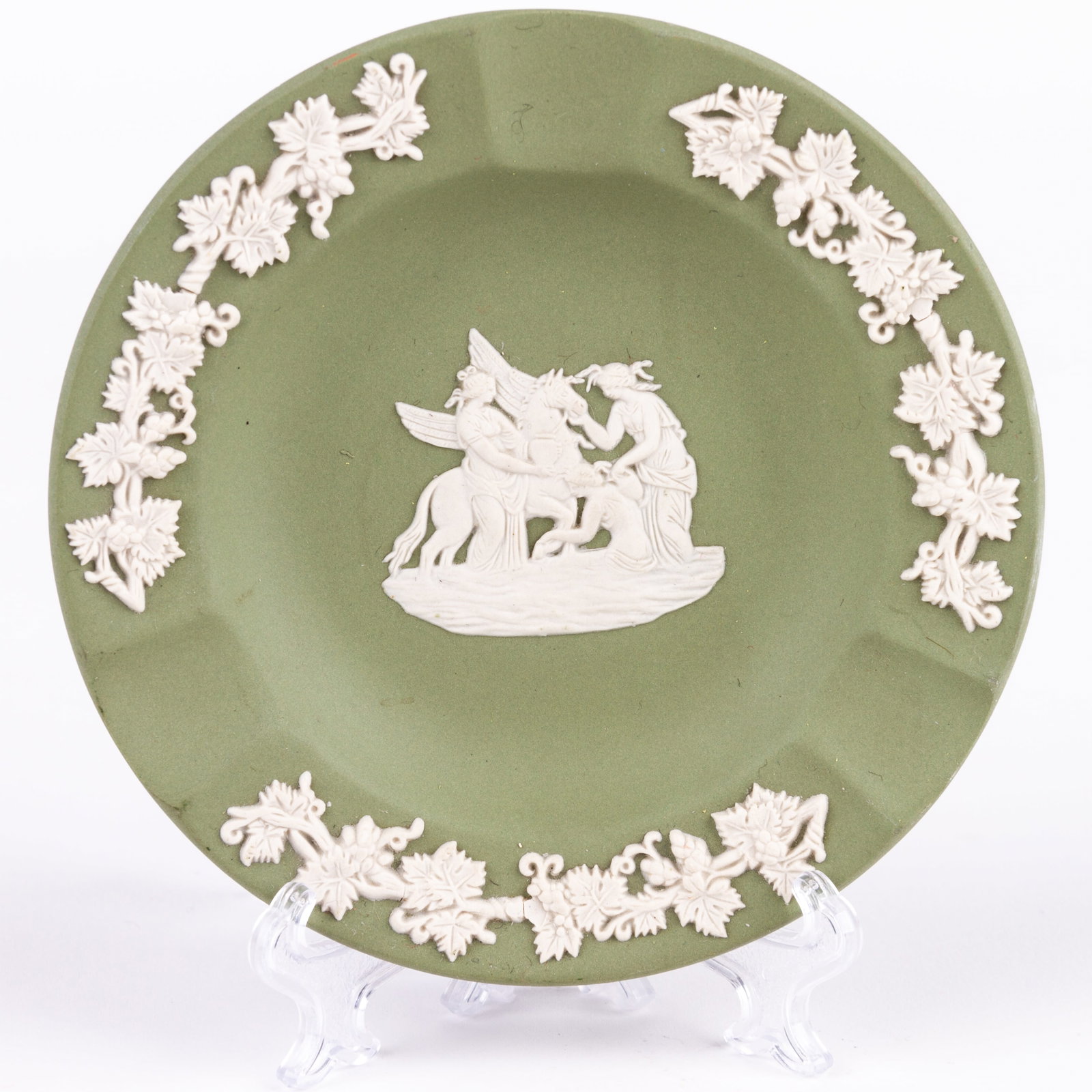 Wedgwood Green Jasperware Neoclassical Ashtray: DIMENSIONS APPROX 11.5x11.5x2CM.