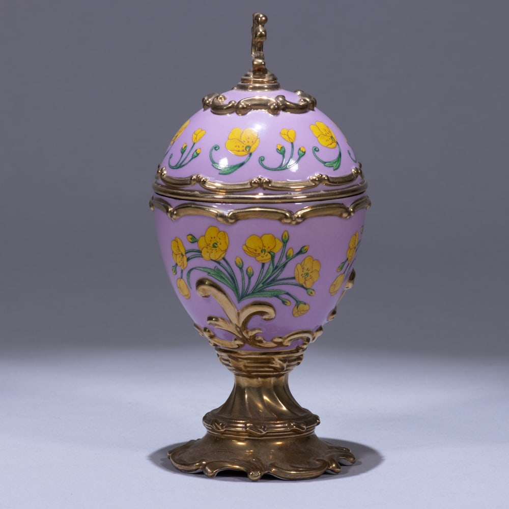 House of Faberge Fine Porcelain Musical Egg: 60 x 60 x 135mm