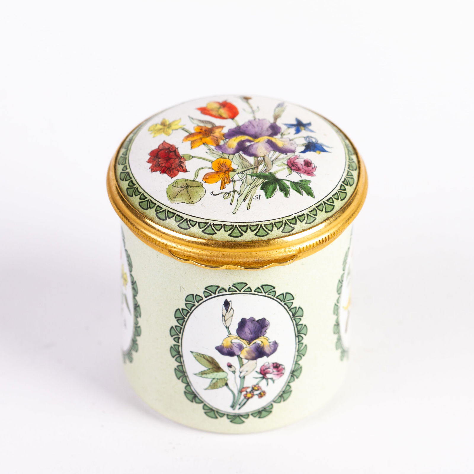 Halcyon Days Fine Enamel British Pillbox: DIMENSIONS APPROX 4x4x4.5CM.