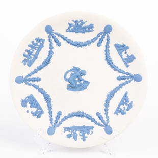 Wedgwood White Jasperware Putti Plate: DIMENSIONS APPROX 22x22x1CM