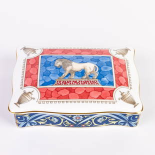 Wedgwood Porcelain Striding Lion Trinket Box: DIMENSIONS APPROX 14x11x4.5CM.