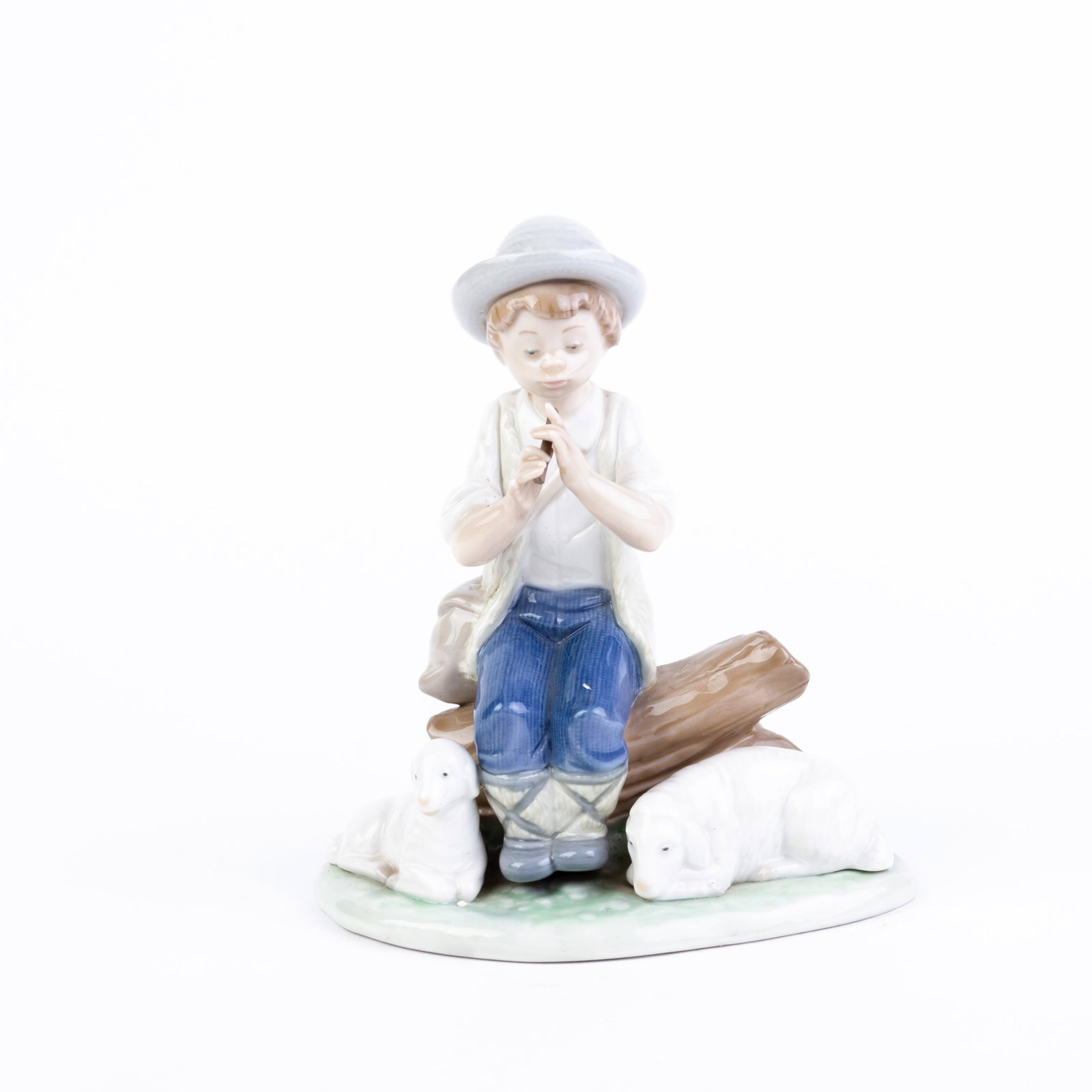 Nao Lladro Fine Porcelain Sculpture: DIMENSIONS APPROX 16.5x15x9CM.