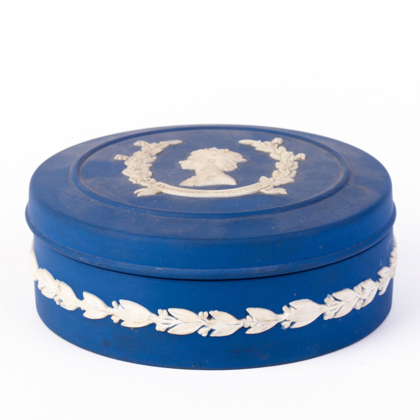 Wedgwood Blue Jasperware Queen Elizabeth Lidded Box (1 of 7)