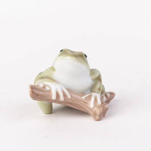 Lladro Fine Porcelain Lucky Frog Figure 8037: DIMENSIONS APPROX 6x5x4.5CM.