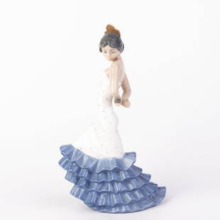 Nao Lladro Fine Porcelain Flamenco Dancer Figure: DIMENSIONS APPROX 23x14x5CM.