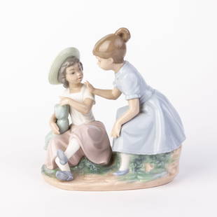 Nao Lladro Fine Porcelain Girls with Baby Doll Figure: DIMENSIONS APPROX 19x17x12CM.