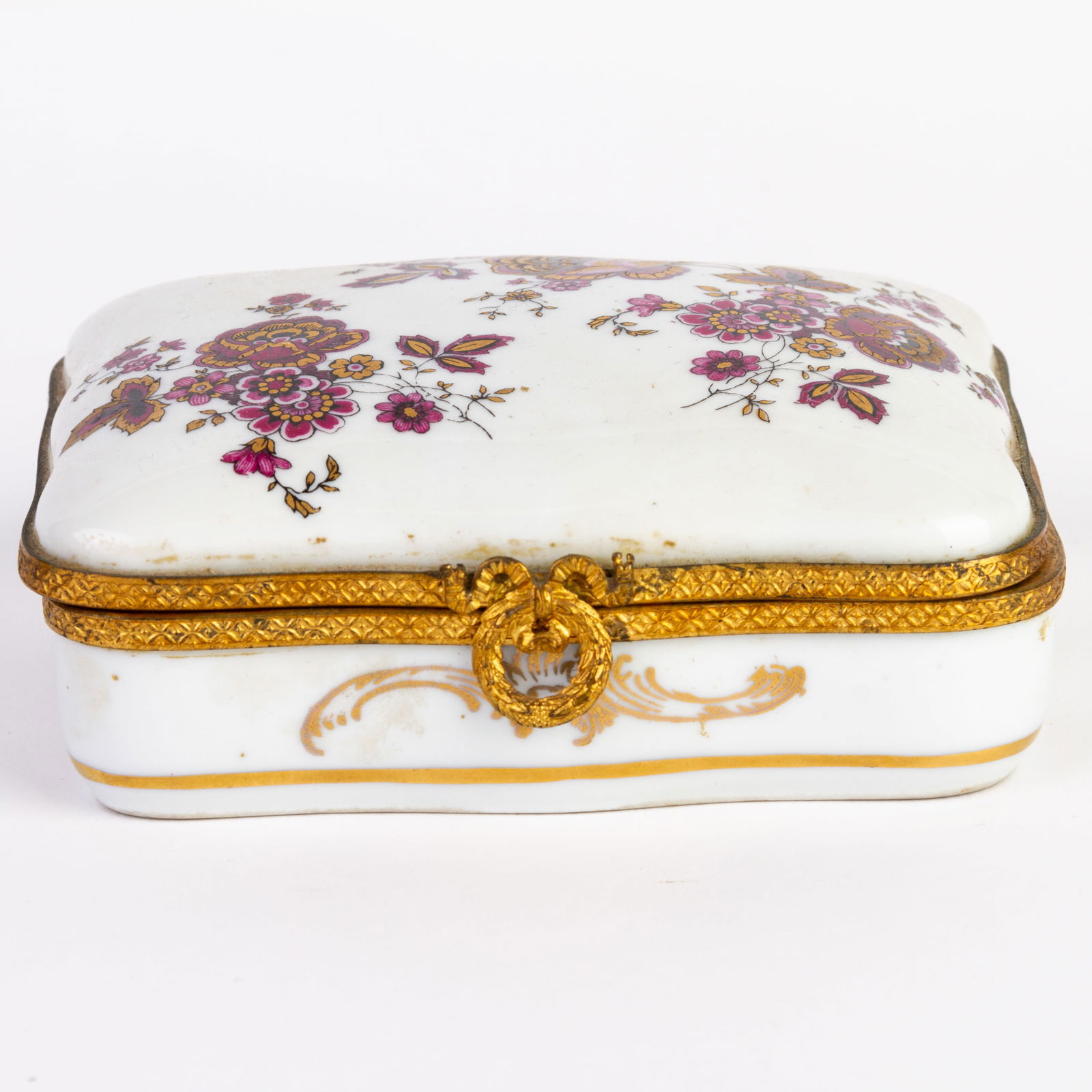 Limoges French Fine Porcelain Lidded Box with Ormolu Mounts: DIMENSIONS APPROX 12x9x4CM.