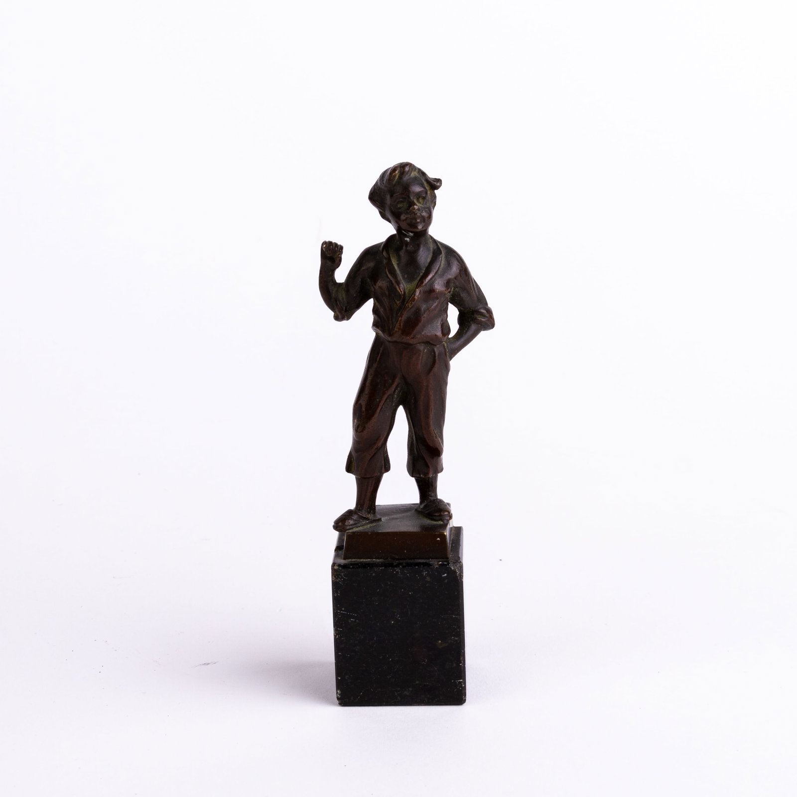 Signed Otto Hoffmann (ca. 1885-1915) Bronze Sculpture: DIMENSIONS APPROX 3.5x3.5x14.5CM