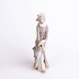 Spanish Fine Porcelain Lladro Type Sculpture Figure: DIMENSIONS APPROX 27x13x8CM.