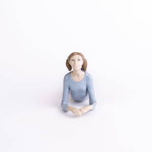 Spanish Fine Porcelain Lladro Sculpture Figure: DIMENSIONS APPROX 11x24x6.5CM.