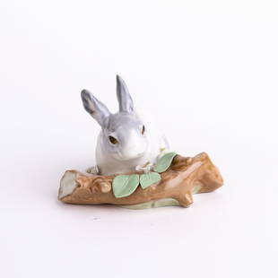 Spanish Fine Porcelain Lladro Rabbit Sculpture Figure: DIMENSIONS APPROX 10x9x12CM.