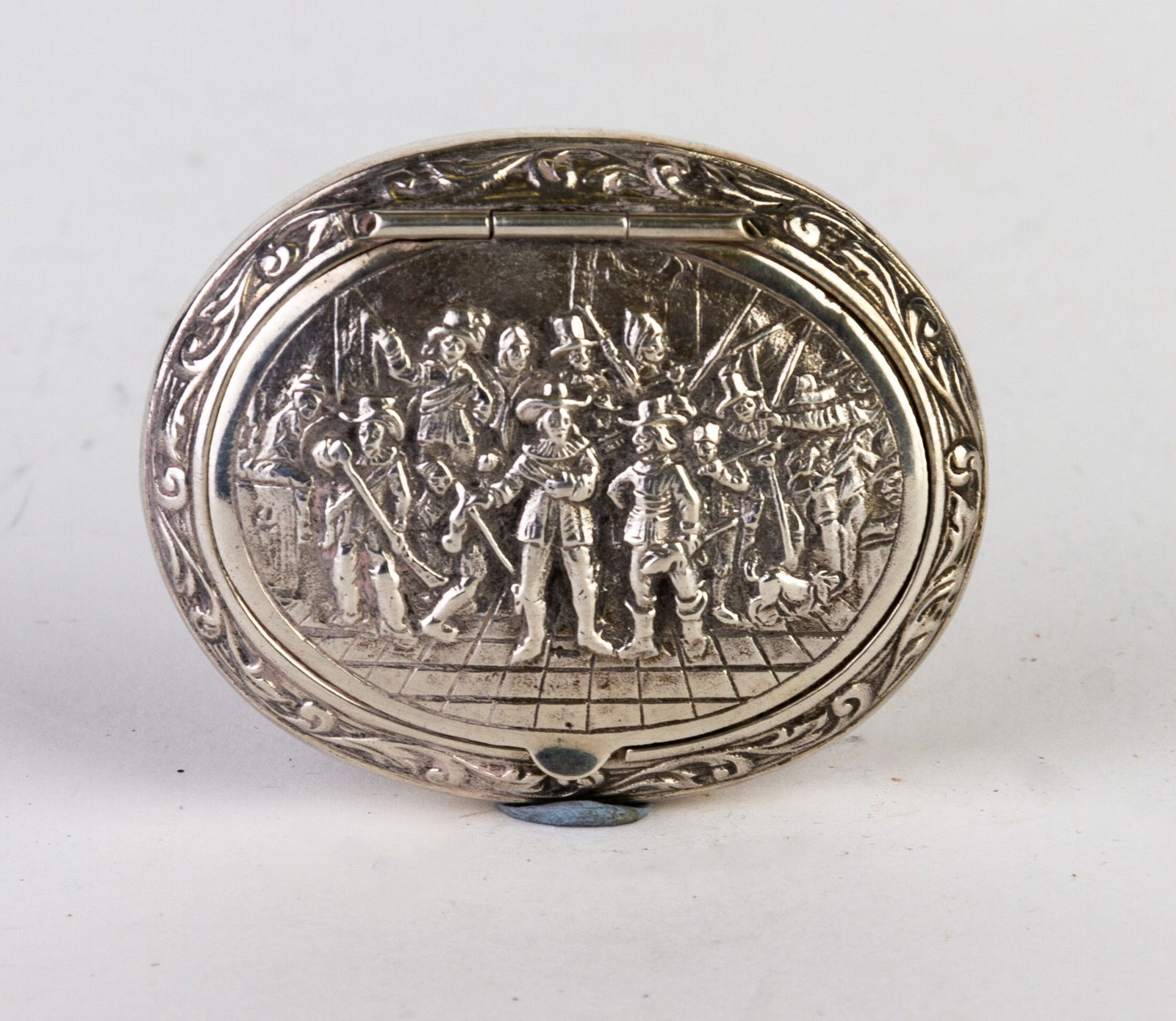 Dutch Silver Repousse Pill Box After Rembrandt: DIMENSIONS APPROX 5x4x1CM.