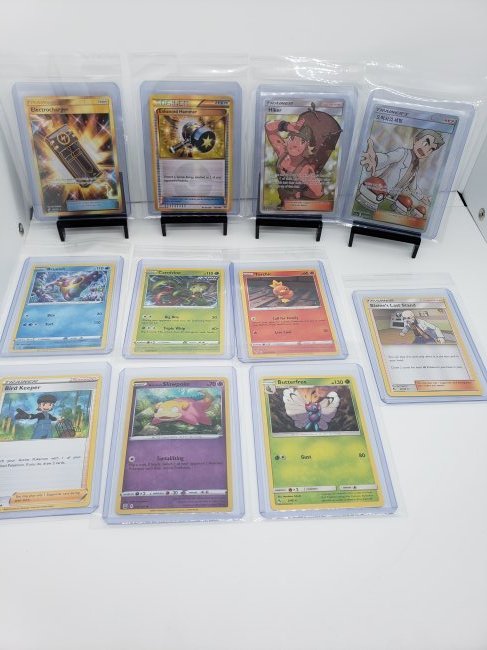 (11) Pokemon Gold's Trainer's: * 11 Pokemon cards from different years and different sets. * Have full art trainer's, Japanese, Gold secret rare's *As you can see these cards are taken care of and will be shipped with care.