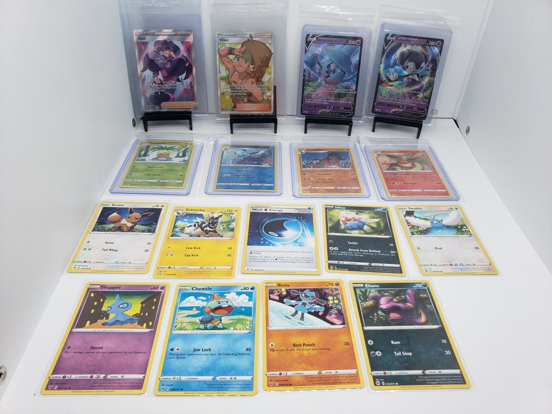(17) TCG Pokemon Full Arts V's (1 of 6)