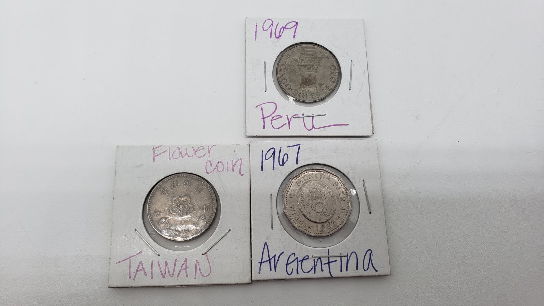 (3) Coins 1969 Peru, Taiwan Flower Coin, 1967 Argentina: 1969 Peru 5 Soles De Oro Taiwan Flower Coin Argentina 1965 25 Pesos Twenty Five Pesos