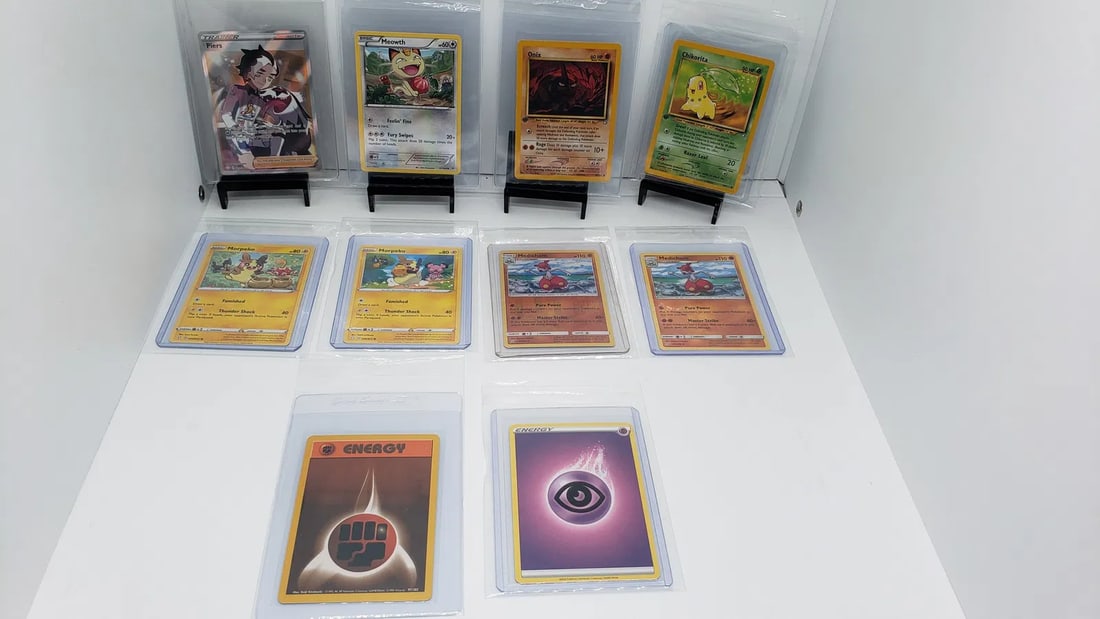 (10) TCG Pokemon Full Art Trainer, 1st edition, Vintage: * Complete your master set or add to your playing decks* These 10 lots of pokemon are packed. * 10 various pokemon cards from various sets and years. * Piers full art trainer * A really cute Meowth * 