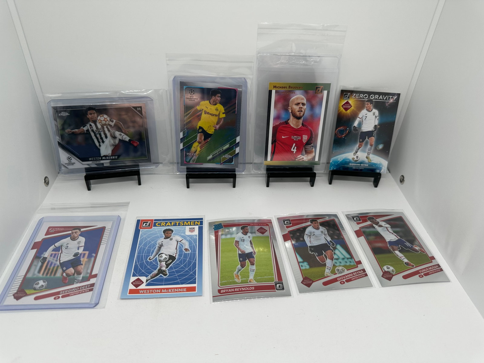 Giovanni Reyna Weston McKennie Michael Bradley USA: * United States USA national team lot * Giovanni Reyna X 3 ( Borrusia Dortmund) * Michael Bradley * Weston McKennie X 2 ( Juventus) * Sergino Dest, Bryan Reynolds rated rookie * Yunus Musah