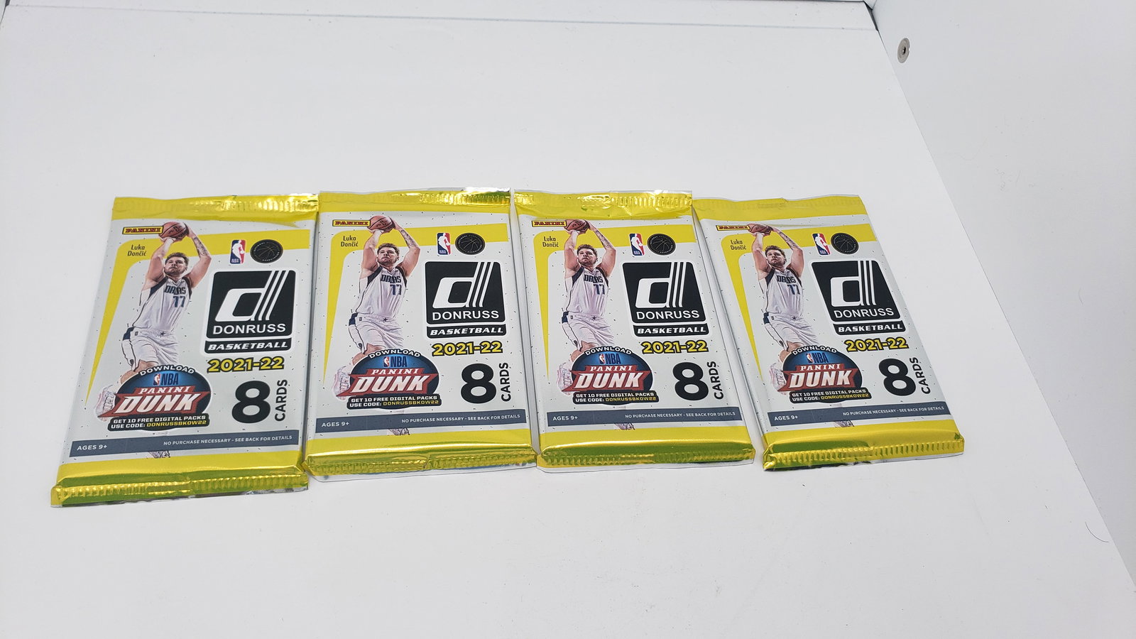 2021-22 Panini Donruss NBA Basketball Packs from Blaster box Look for Autographs! (1 of 2)